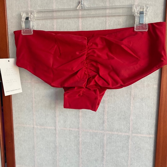 Fused Hawaii Kona bikini bottom ”Red Lava” Medium - Picture 1 of 8
